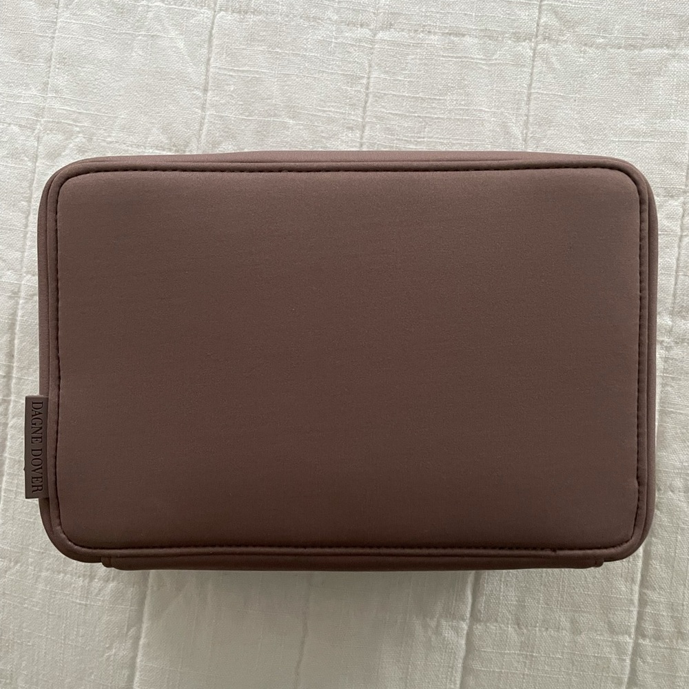 Dagne Dover L Dune Arlo